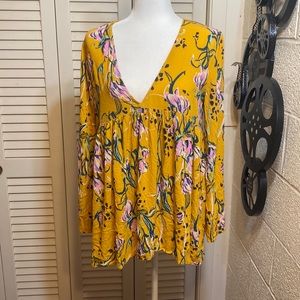 FREE PEOPLE M beautiful BoHo mustard floral tunic with slight belled sleeves EUC